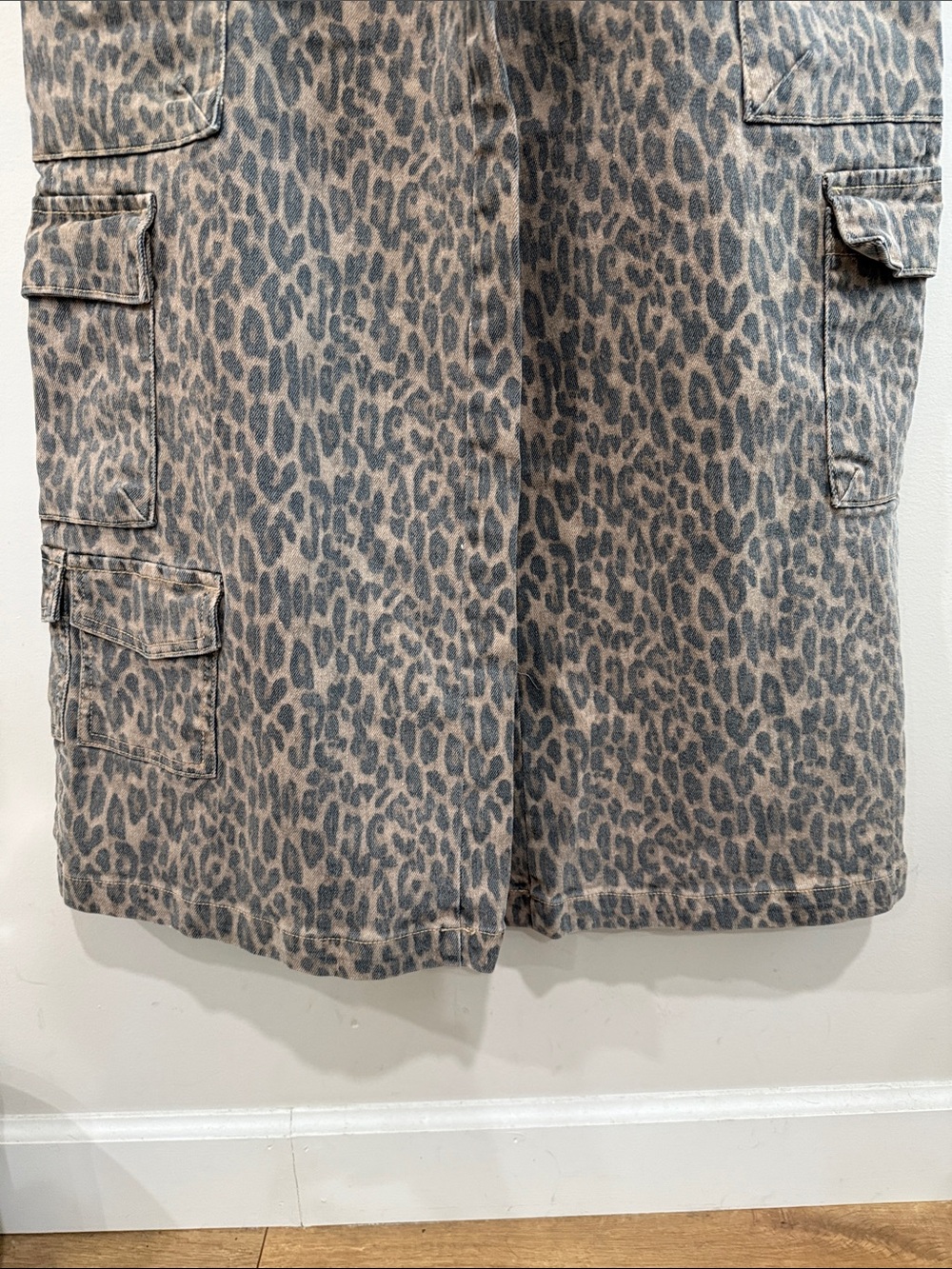 Hidden Leopard Print Wide Leg Cargo Jeans - Gray/Brown - Picture 7 of 11
